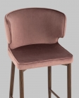 Полубарный стул Stool Group Матео ножки дерево велюр Пыльно-розовый